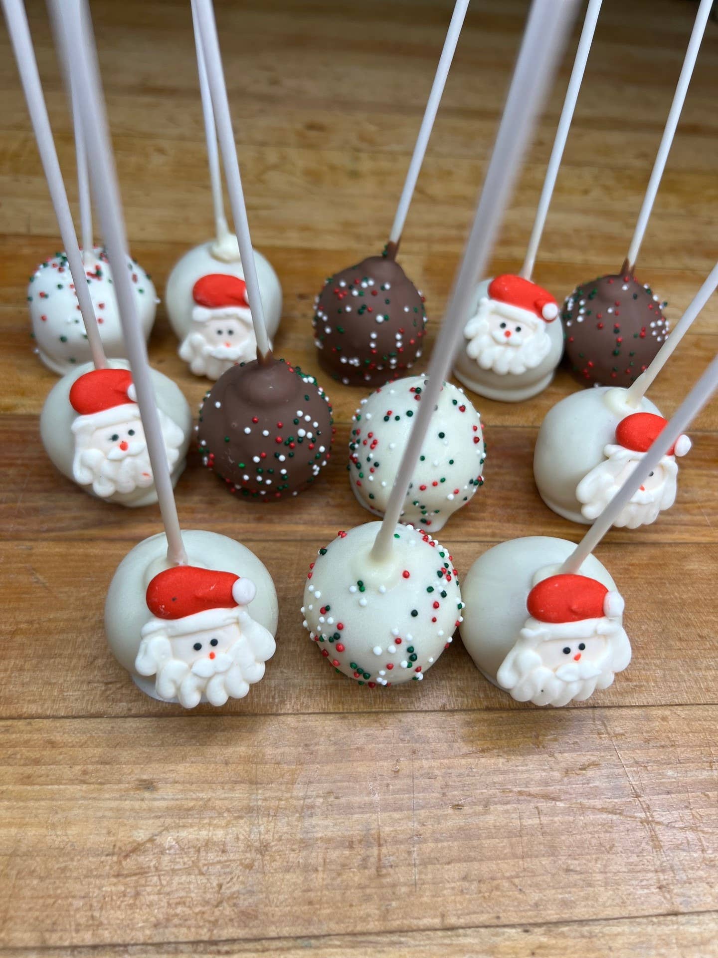 Santa Christmas Cake Pops