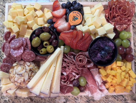 The Highlander Classic (SMALL BOARD) Feeds 6-10 People